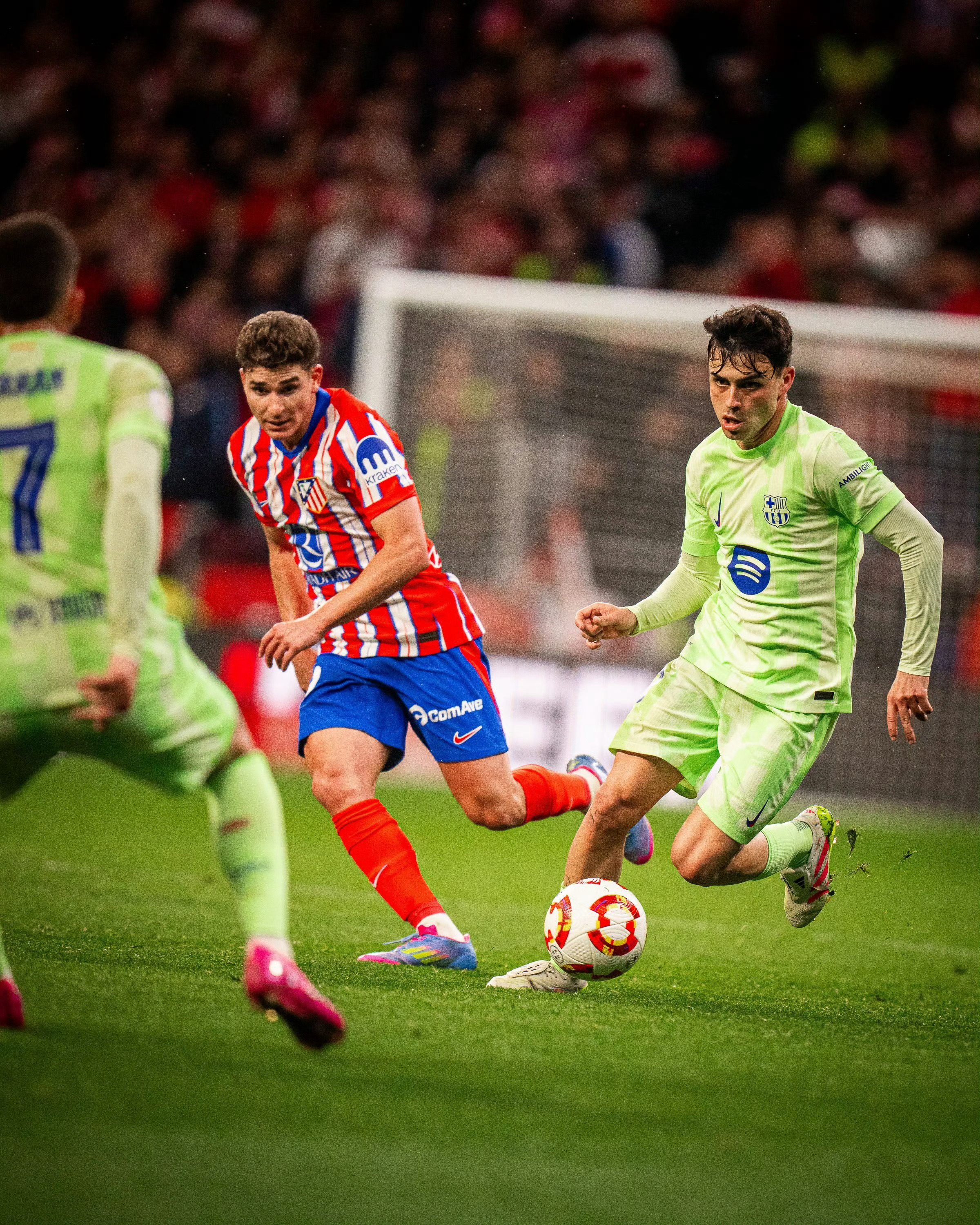 关于皇家马德里不敌巴塞罗那,西班牙国家德比战火充斥争议的信息 关于皇家马德里不敌巴塞罗那,西班牙国家德比战火充斥争议的信息