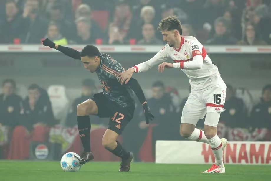 秘鲁鏖战拜仁,托雷斯送出助攻 秘鲁鏖战拜仁,托雷斯送出助攻