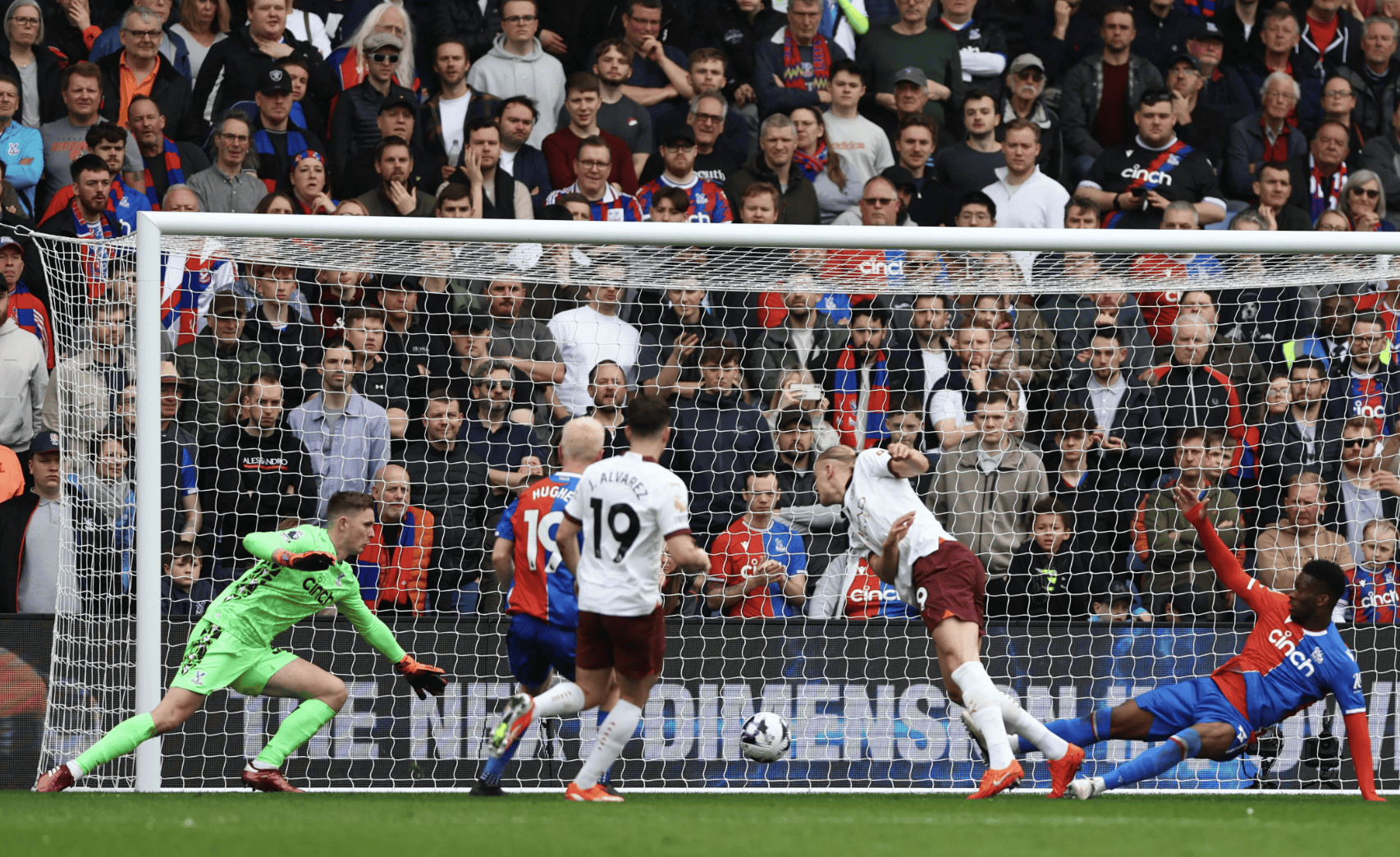 开云下载-纽卡斯尔联顽强拼搏，不敌曼城的简单介绍