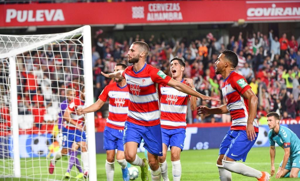 开云平台-格兰纳达主场取胜，继续领跑的简单介绍