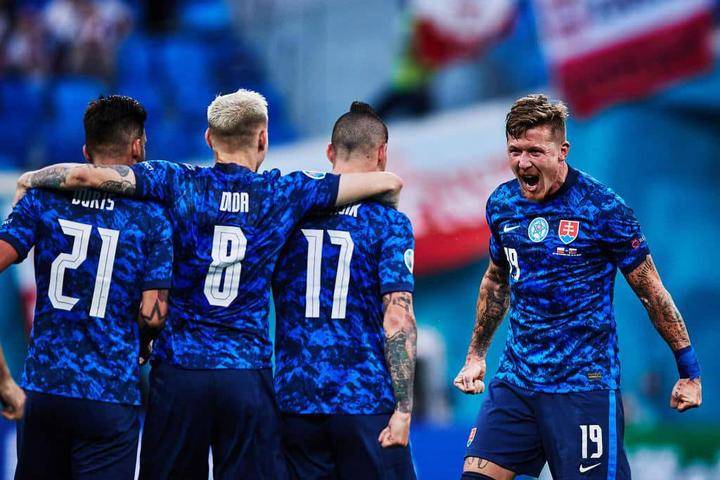 斯洛伐克队大胜北爱尔兰队闯入欧国联八强