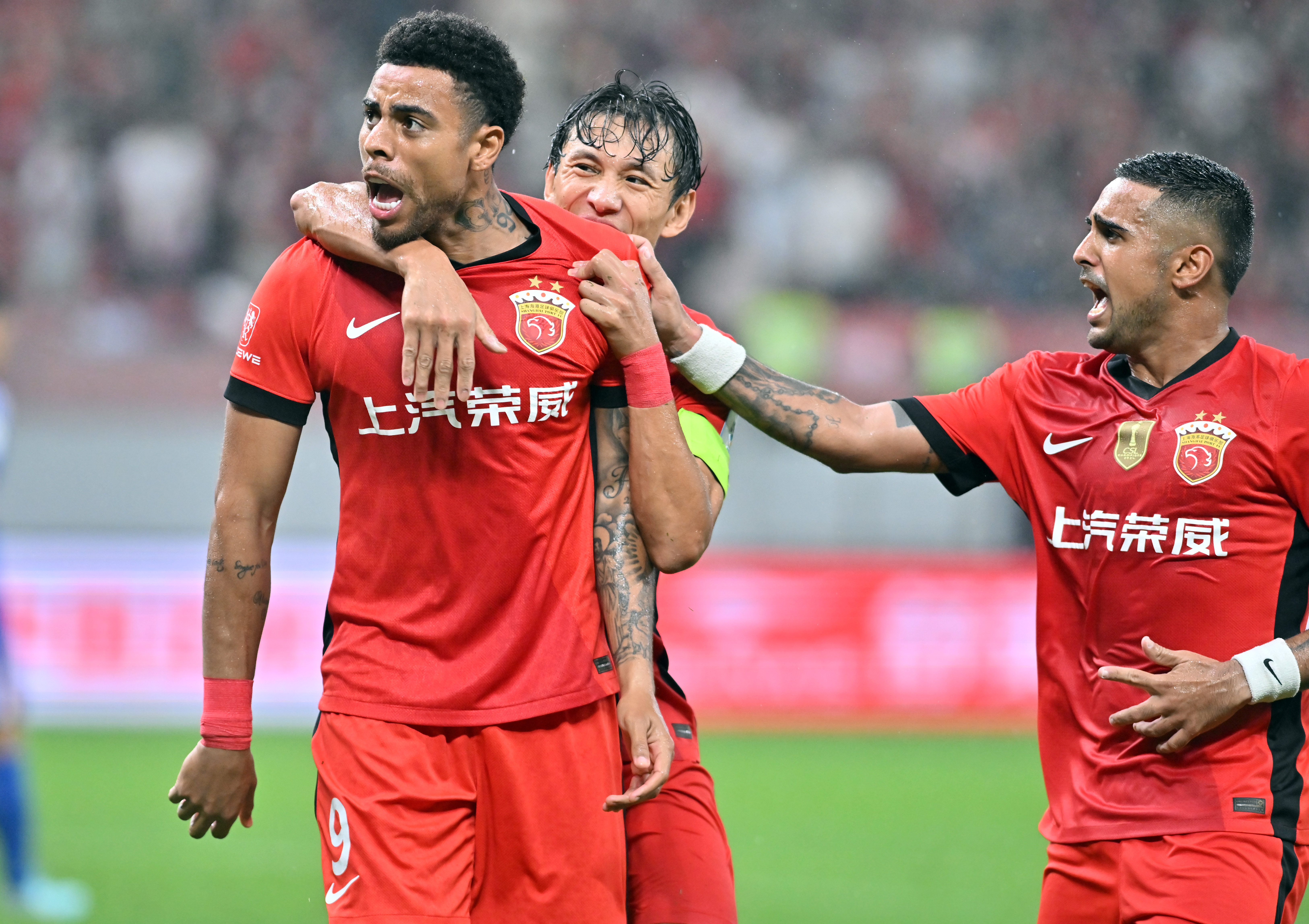 上海申花遗憾失利,中超冠军吹雪片刻的简单介绍 上海申花遗憾失利,中超冠军吹雪片刻的简单介绍