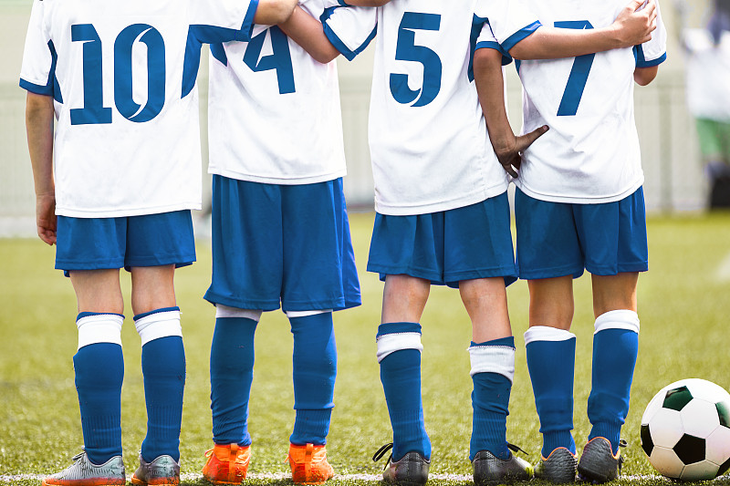 国际足球比赛中球队的团结合作 国际足球比赛中球队的团结合作