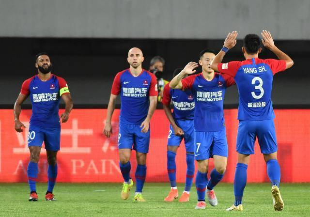 恒大主场战平贵州，稳居中超领跑席位的简单介绍