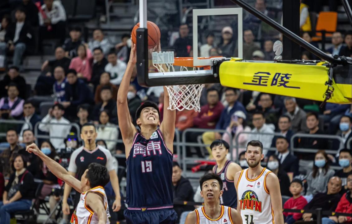 广东宏远队在比赛中展现出身体素质的优势的简单介绍