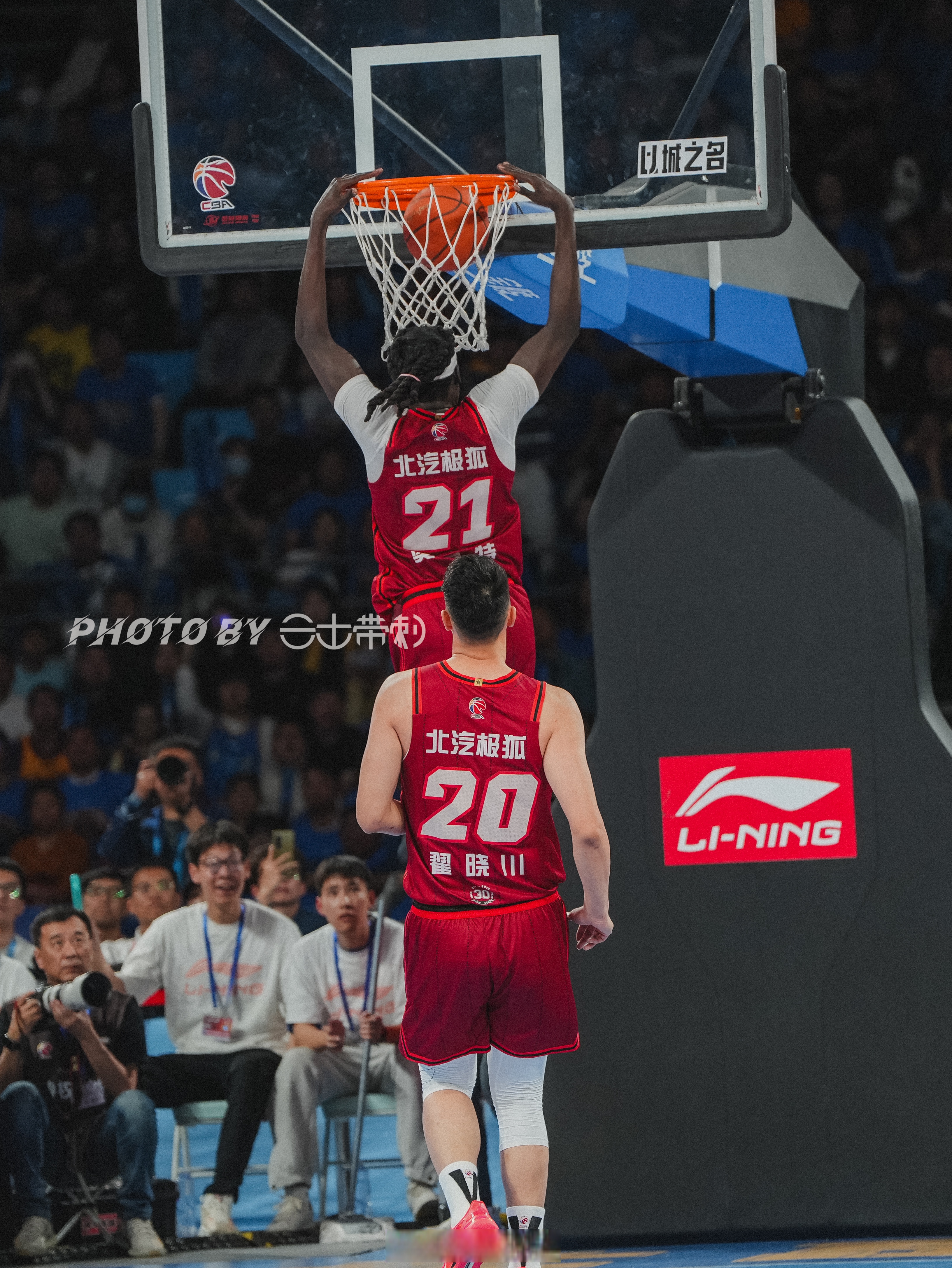北京男篮后卫突破得分,帮助球队赢球 北京男篮后卫突破得分,帮助球队赢球