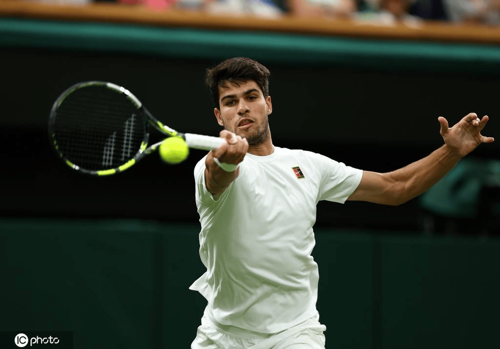 包含拉沃尔杯轻取澳网，阿尔卡拉斯带队取胜的词条