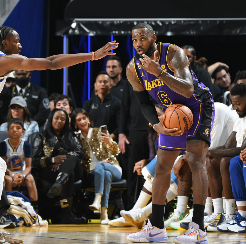 詹姆斯指挥詹姆斯less复仇成功，雄鹿全力抵抗的简单介绍