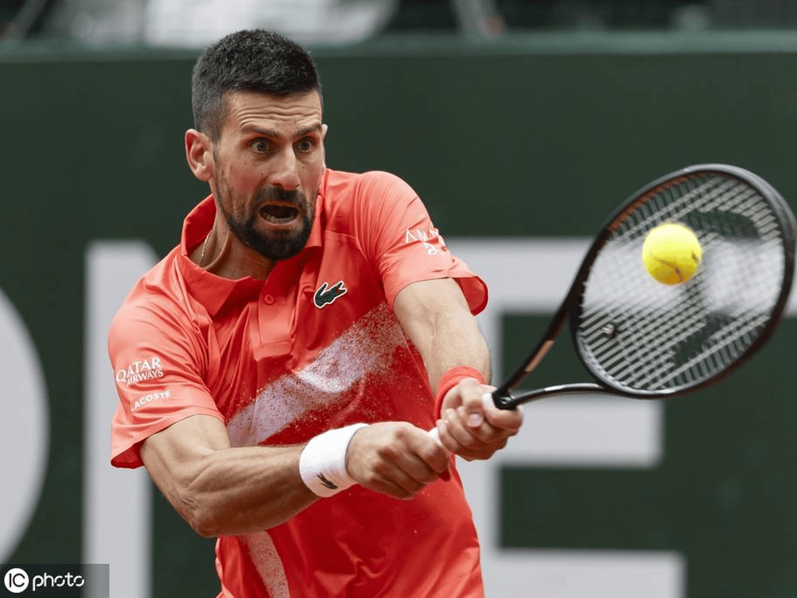 包含法国网球队力克德国网球队，德约科维奇关键制胜的词条