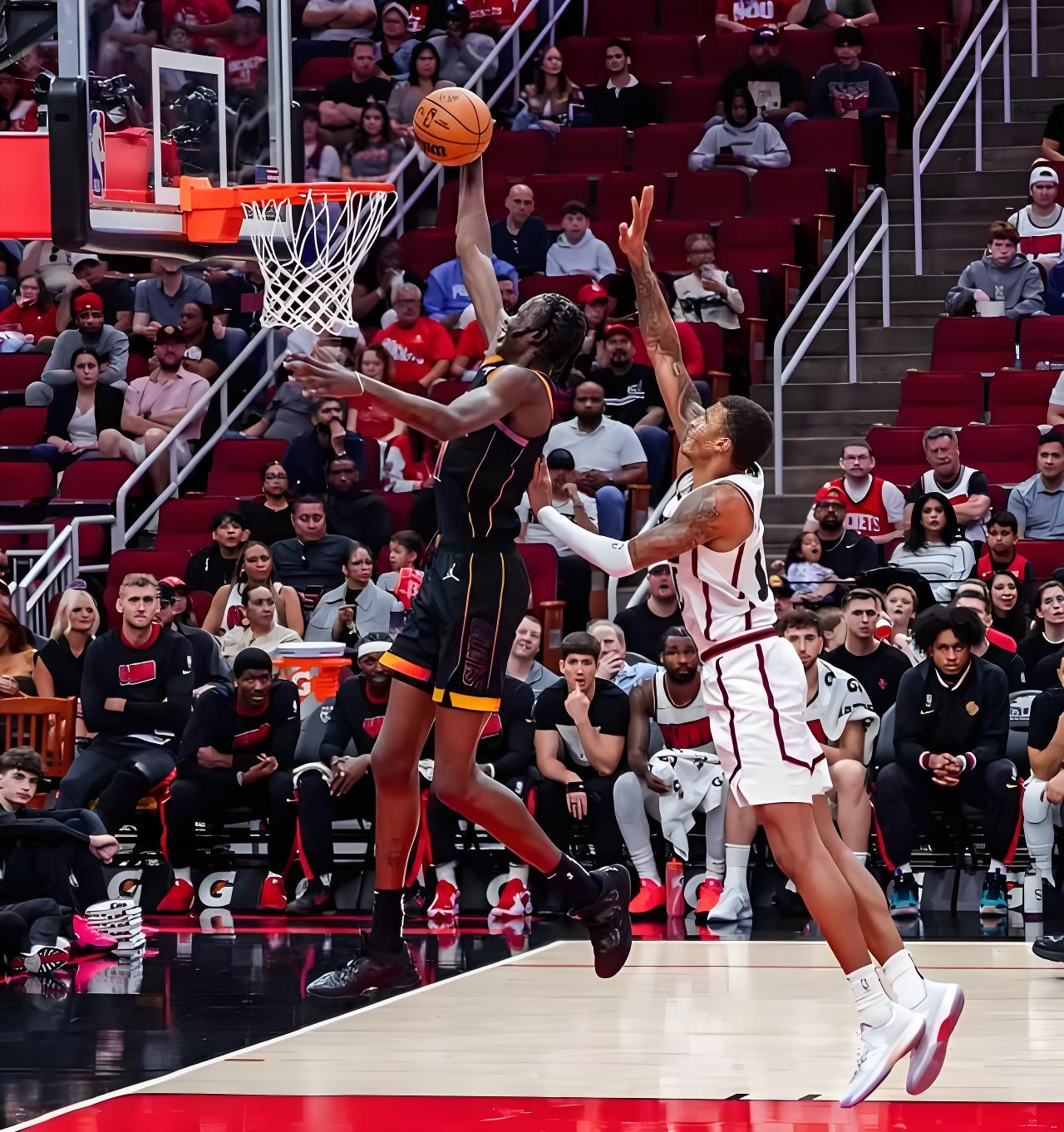 包含火箭逆转尼克斯，乔治统治全场的词条