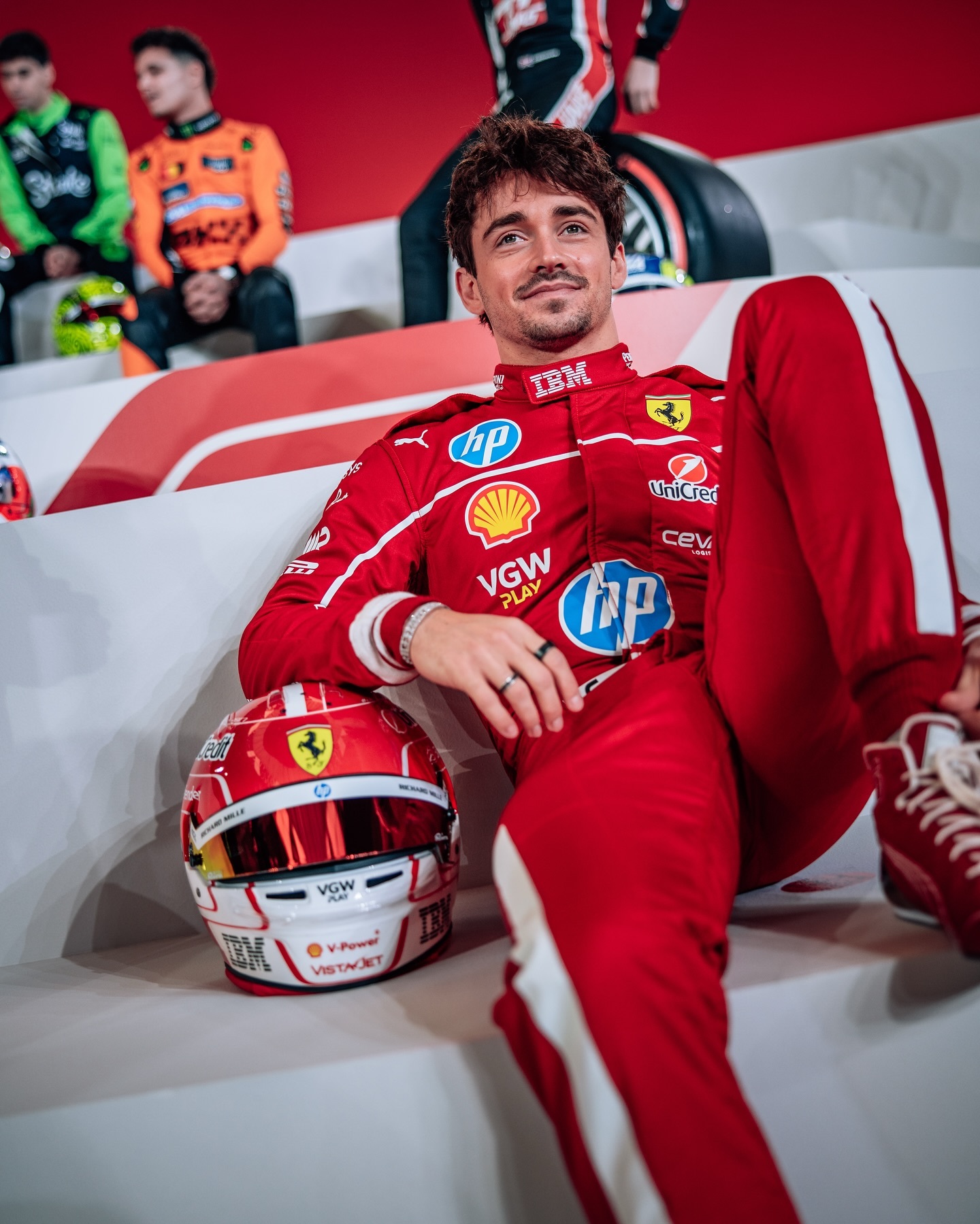 包含阿斯顿马丁险胜梅赛德斯，汉密尔顿带队取胜的词条