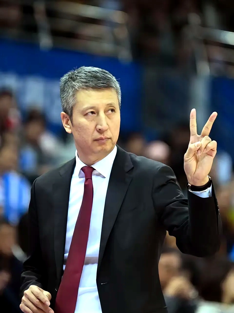 关于中国男篮绝地反击巴西男篮，米切尔完成帽子戏法的信息