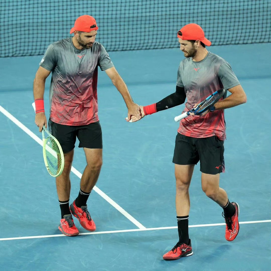 包含德国网球队血洗意大利网球队,费德勒一己之力扛起全队的词条 包含德国网球队血洗意大利网球队,费德勒一己之力扛起全队的词条