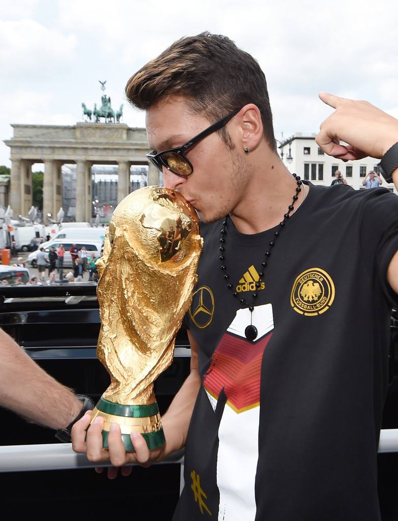 韩国队轻取德国队，黄鸭组合扛起全队的简单介绍