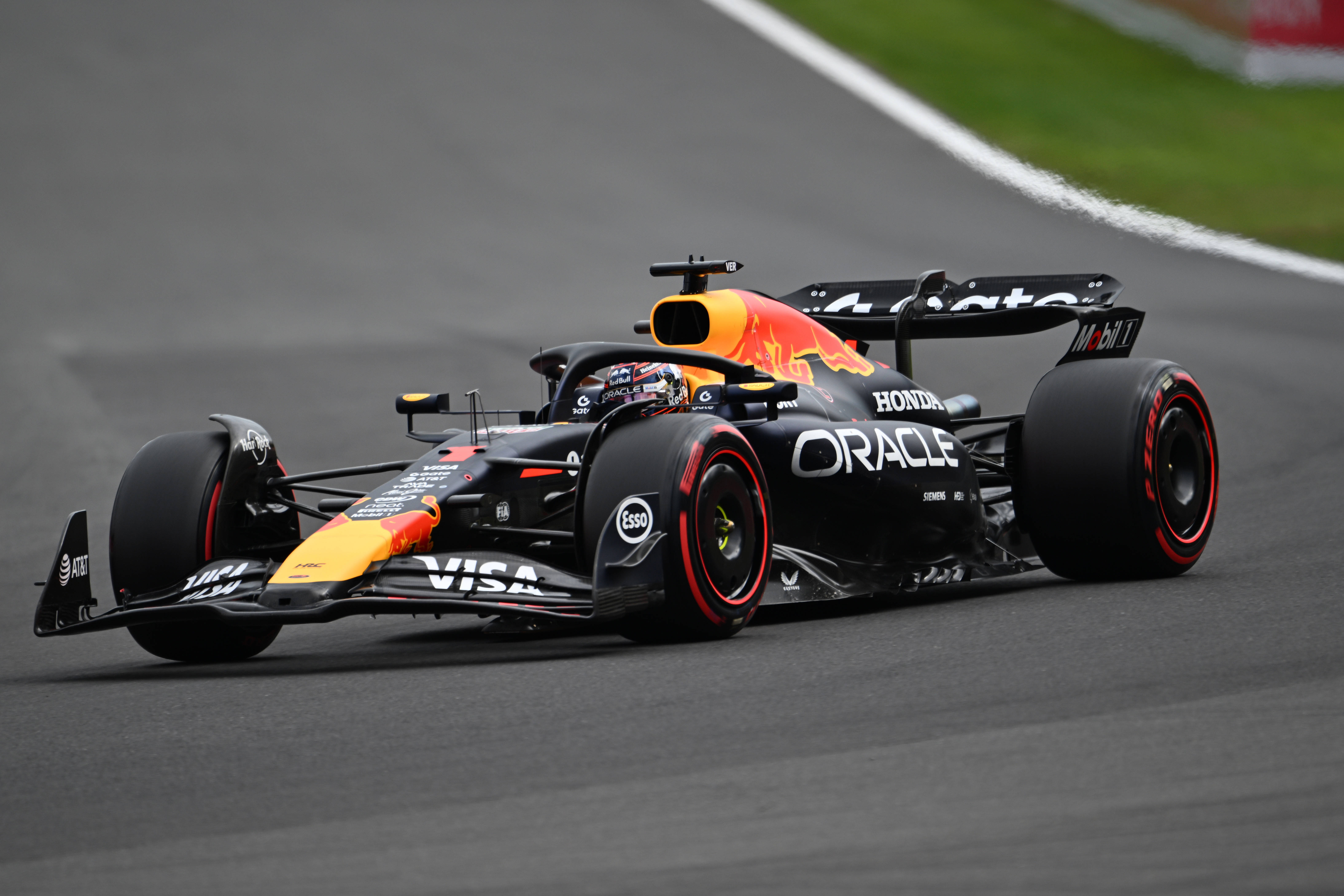 开云下载-红牛车队力克梅赛德斯，勒克莱尔关键制胜的简单介绍